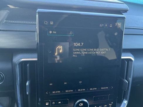 Used 2025 GMC Acadia Elevation image 11