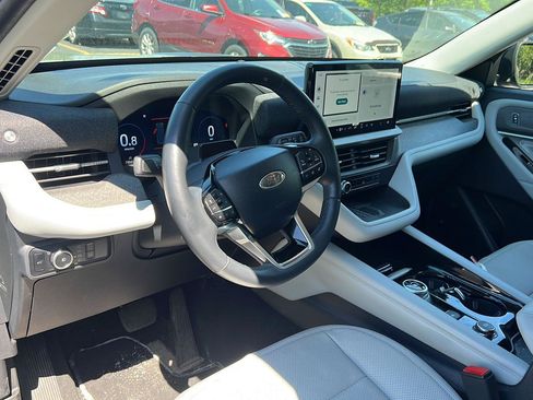 Used 2025 Ford Explorer Platinum w/ LUX Leather Package AWD/4WD image 4