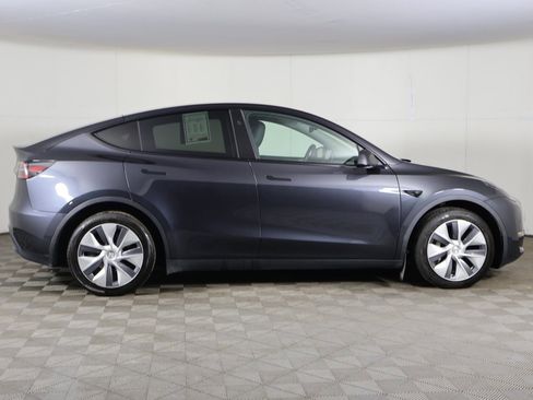 Used 2024 Tesla Model Y Long Range image 19