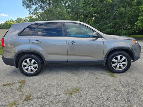 Used 2013 Kia Sorento LX w/ Third Row Pkg image 5