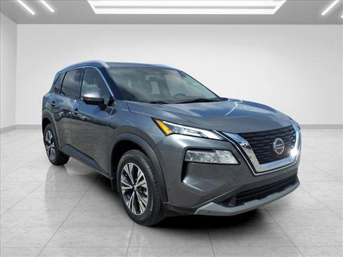 Used 2021 Nissan Rogue SV FWD image 2