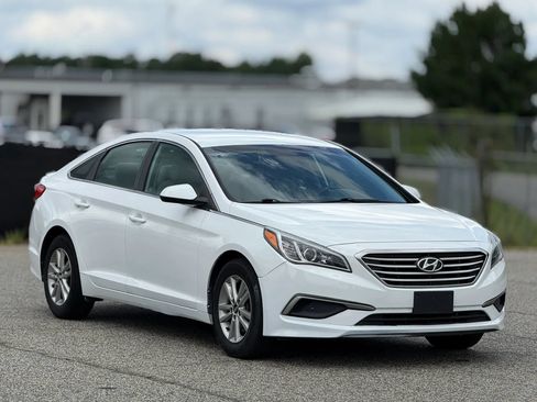 Used 2017 Hyundai Sonata SE FWD image 1
