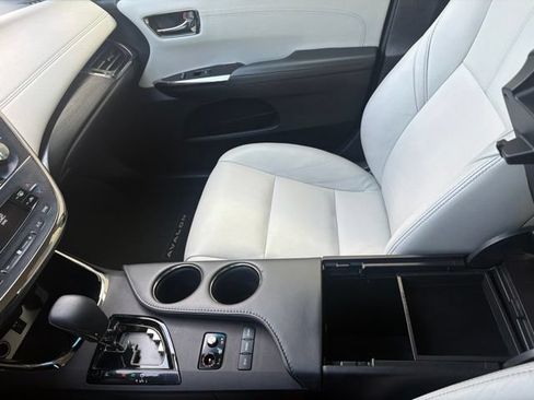 Used 2018 Toyota Avalon XLE FWD image 15