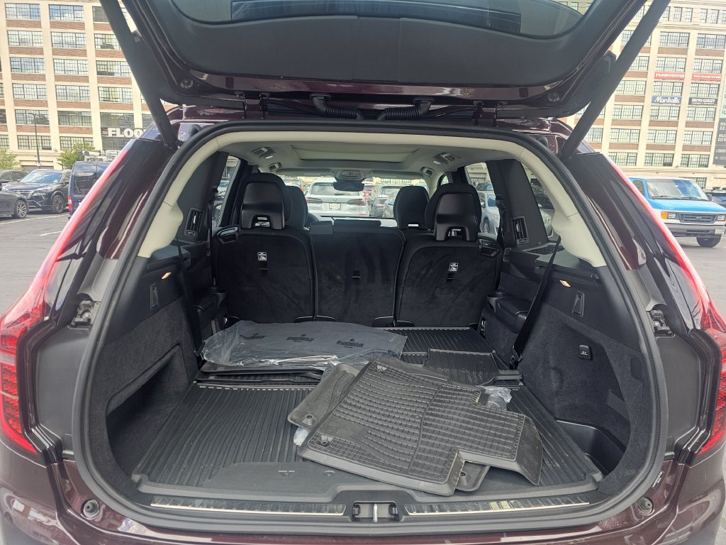 Used 2026 Volvo XC90 B5 Plus w/ Protection Package AWD/4WD image 6