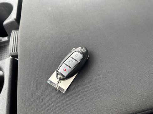 Used 2017 Nissan Titan SV AWD/4WD image 58