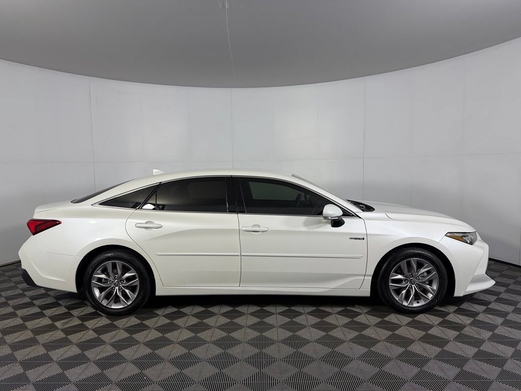 Used 2021 Toyota Avalon XLE w/ Carpet Mat Package (TMS) FWD image 10