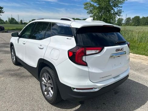 Used 2022 GMC Terrain SLT w/ Tech Package FWD image 4