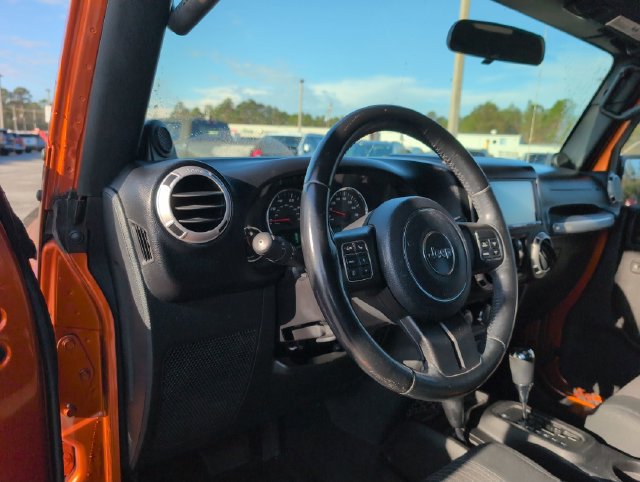 Used 2011 Jeep Wrangler Unlimited Sahara w/ Connectivity Group AWD/4WD image 33