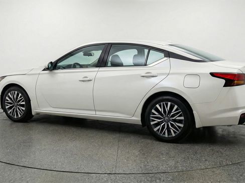 Used 2025 Nissan Altima 2.5 SV image 6
