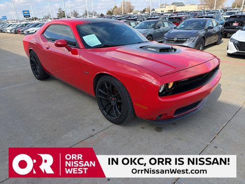 Used 2016 Dodge Challenger R/T image 7