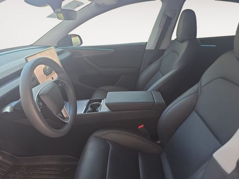 Used 2026 Tesla Model Y Long Range AWD/4WD image 19