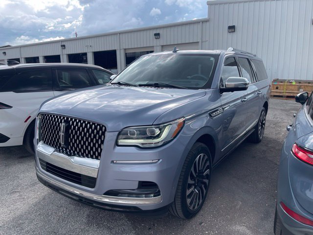 Used 2023 Lincoln Navigator L Black Label AWD/4WD image 2