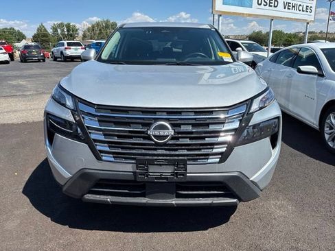 Used 2024 Nissan Rogue SV AWD/4WD image 2