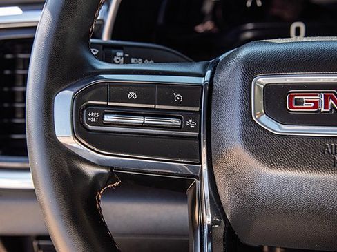 Used 2023 GMC Canyon AT4 w/ AT4 Premium Package image 9