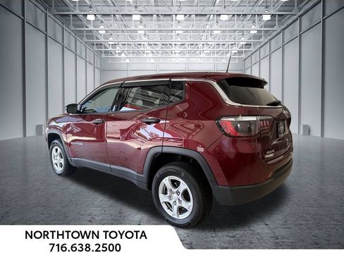 Used 2022 Jeep Compass Sport AWD/4WD image 3