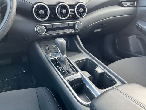 Used 2025 Nissan Sentra SV image 39