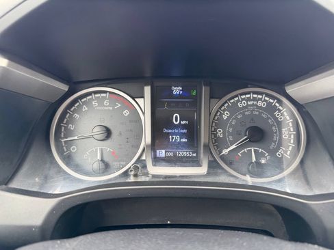 Used 2021 Toyota Tacoma TRD Sport AWD/4WD image 35