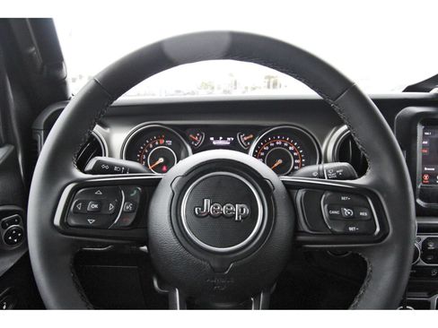 Used 2023 Jeep Gladiator Sport AWD/4WD image 17