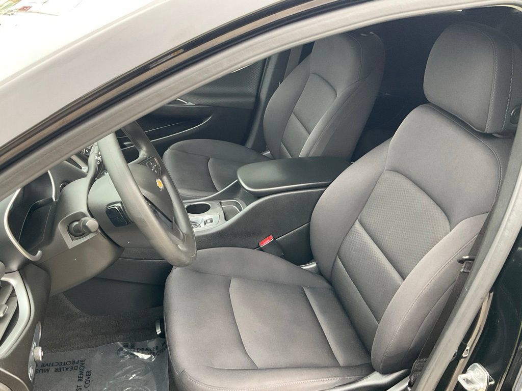 Used 2025 Chevrolet Malibu LS FWD image 10