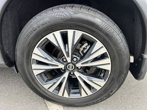 Certified 2021 Nissan Rogue SV FWD image 10
