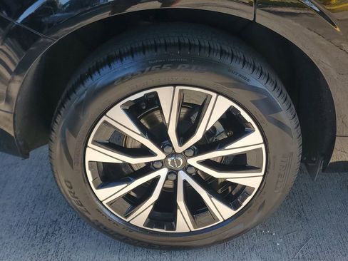 Certified 2025 Volvo XC60 B5 Core AWD/4WD image 7