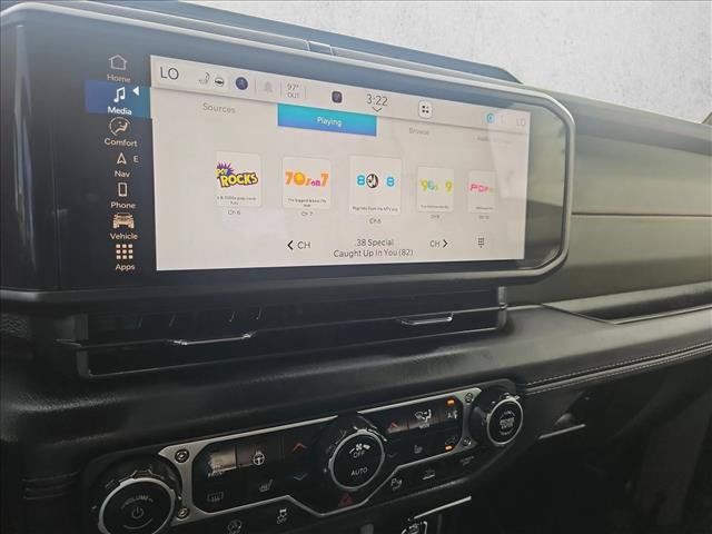 Used 2025 Jeep Gladiator Mojave AWD/4WD image 12