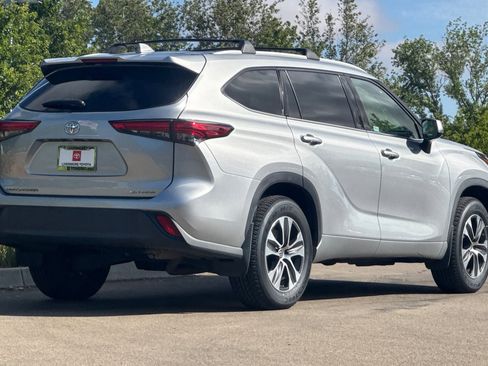 Used 2022 Toyota Highlander XLE image 4