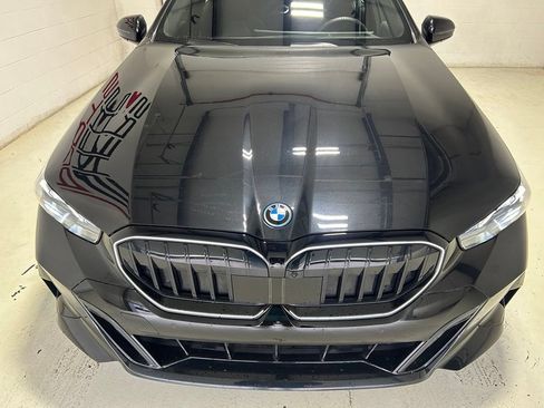 Used 2026 BMW 550e xDrive w/ Premium Package AWD/4WD image 9