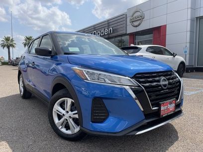 New 2025 Nissan Kicks Play S