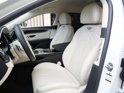 Used 2024 Bentley Flying Spur W12 AWD/4WD image 17