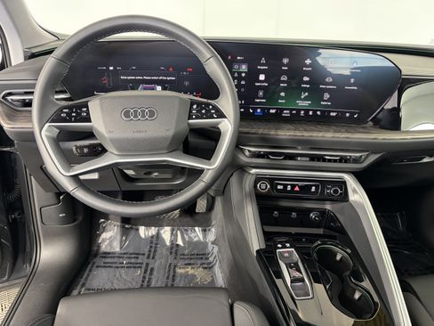 Used 2025 Audi Q5 Premium AWD/4WD image 3
