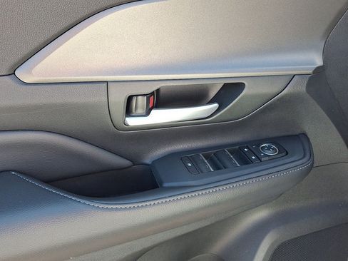 Certified 2024 Toyota Grand Highlander AWD image 11
