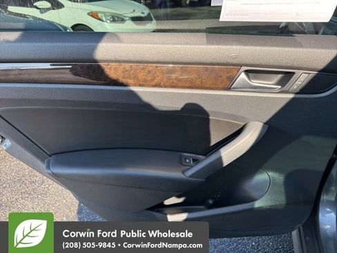 Used 2015 Volkswagen Passat TDI SEL Premium image 30