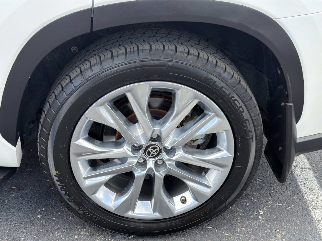 Used 2021 Toyota Highlander Limited AWD/4WD image 10