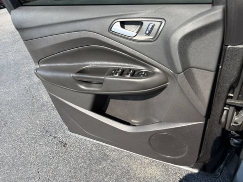 Used 2016 Ford Escape SE w/ Equipment Group 201A FWD image 25