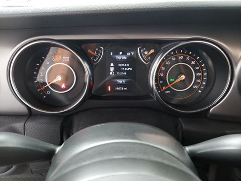 Used 2021 Jeep Wrangler Unlimited Sport AWD/4WD image 7