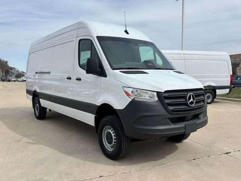 Used 2025 Mercedes-Benz Sprinter 2500 image 6