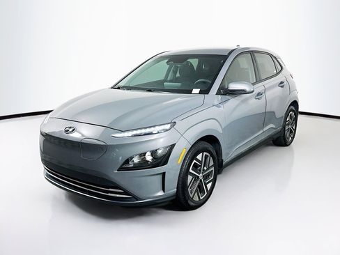 Used 2023 Hyundai Kona SE image 3