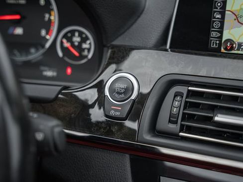 Used 2016 BMW M6 Convertible image 29