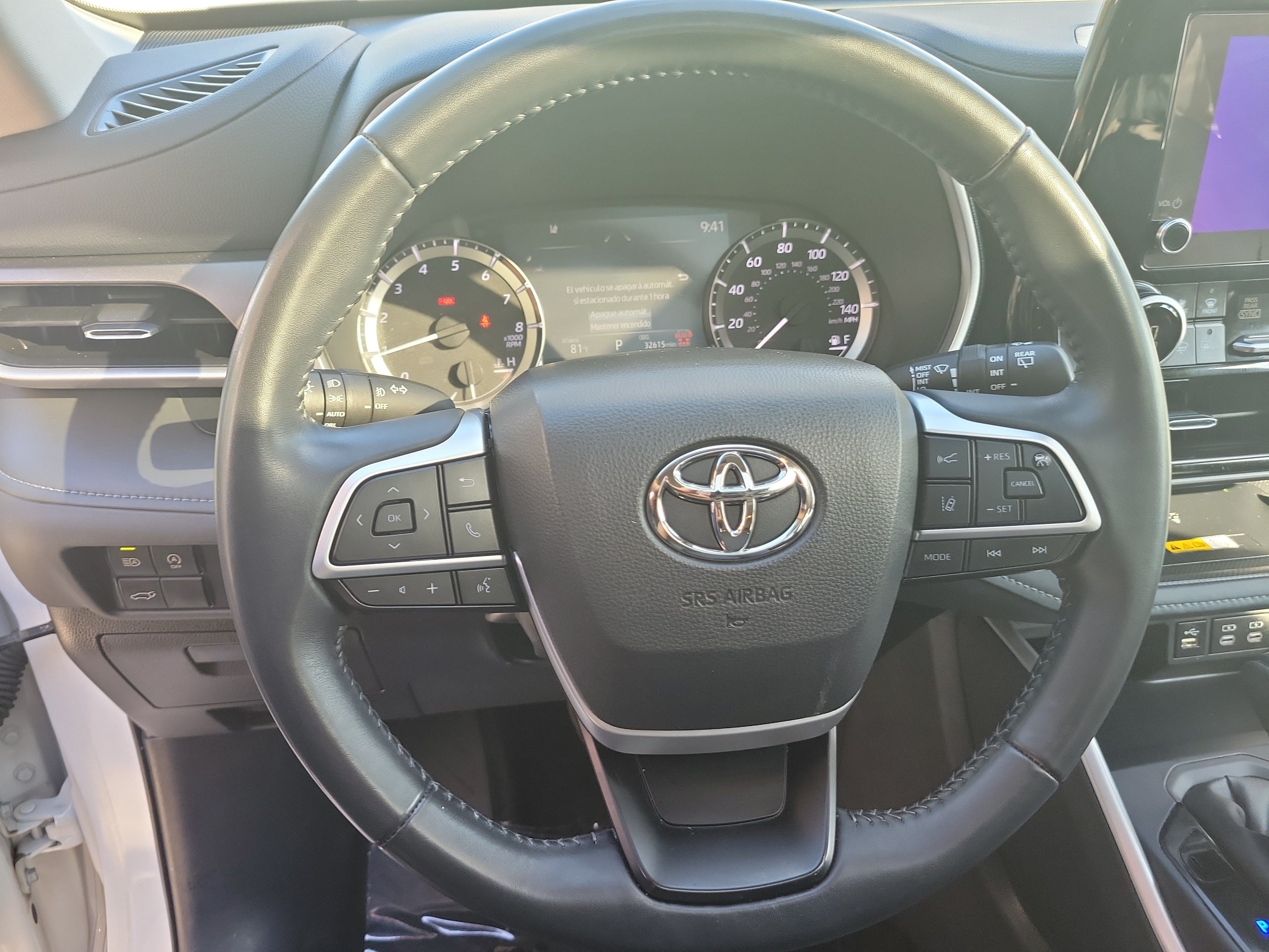 Used 2025 Toyota Highlander XLE FWD image 29