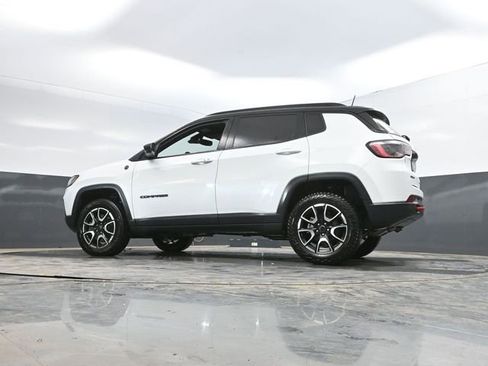 Used 2025 Jeep Compass Trailhawk AWD/4WD image 49
