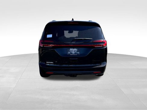 New 2026 Chrysler Pacifica Limited w/ Uconnect Theater Family Group image 6