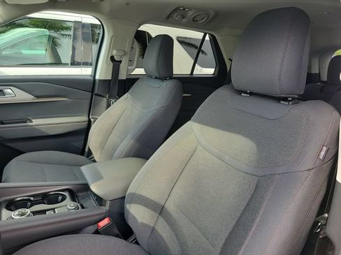 Used 2025 Ford Explorer Active RWD image 8