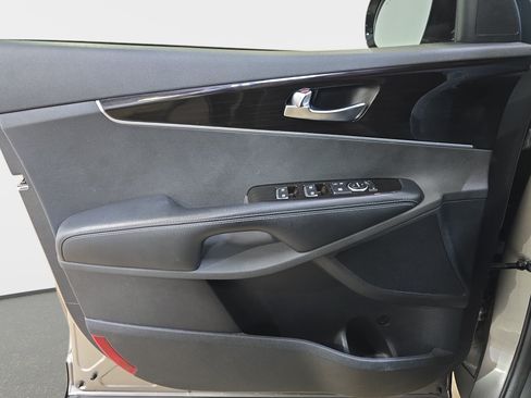 Used 2019 Kia Sorento EX FWD image 24