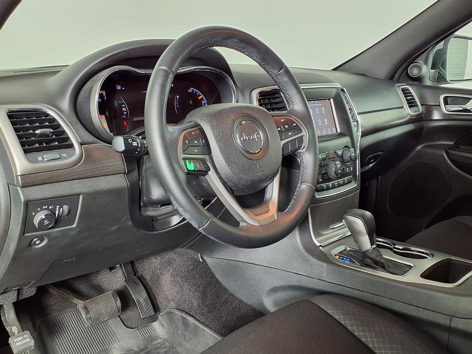 Used 2018 Jeep Grand Cherokee Laredo RWD image 15