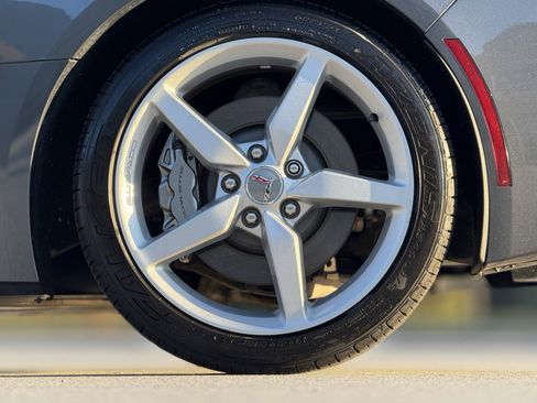 Used 2014 Chevrolet Corvette Base image 17