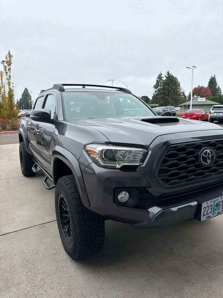 Used 2020 Toyota Tacoma TRD Sport w/ Technology Package AWD/4WD image 2