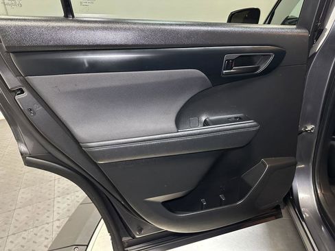Used 2023 Toyota Highlander LE image 30