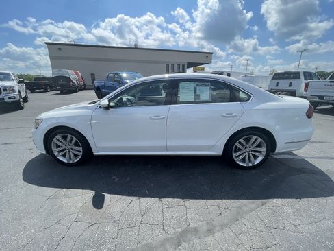Used 2018 Volkswagen Passat 2.0T SE FWD image 5