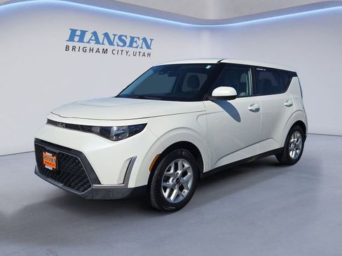 Used 2023 Kia Soul LX w/ LX Technology Package FWD image 1